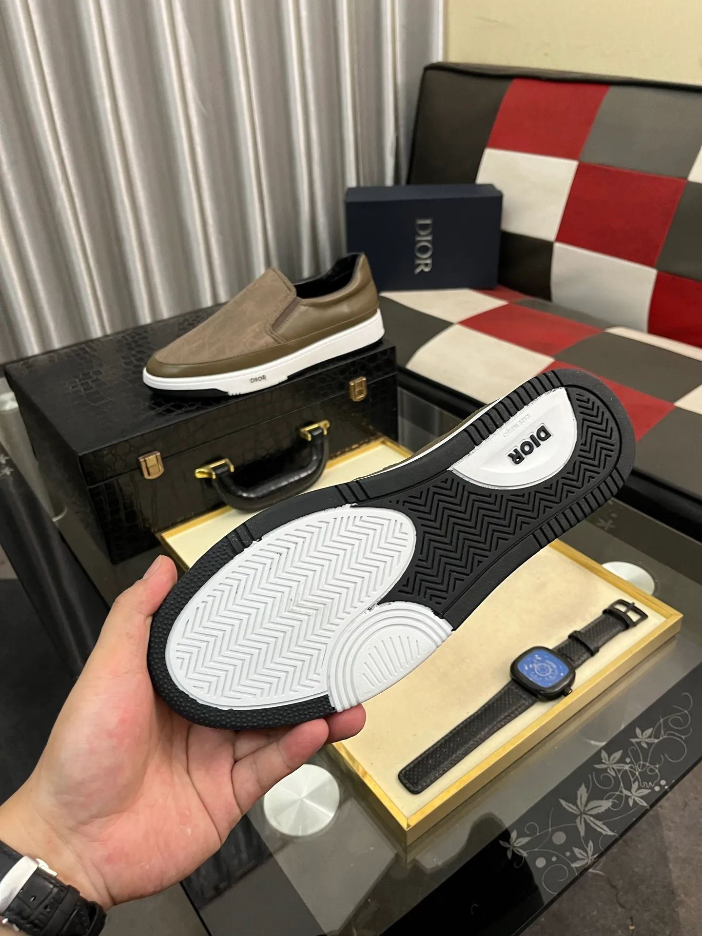 Men's men's shoes 💰420⌚️⌚️Dior unique modern style sneakers. Counter purchasing 🏃casual leather shoes😍😍 original cowhide leather imported from Italy (refuses to discolor and grind feet) soles: original soles specially provided by the original factory, super cool😍 lace up and walk with wind👍 style design ⚠️ super comfortable and wear-resistant original soles. Code number: 38-444️⃣Colors available